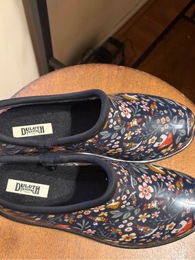 Duluth Trading Co Navy Floral Slip-On Mules